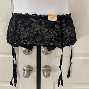 Cacique Black Floral Lace Garter Belt Sz 18/20